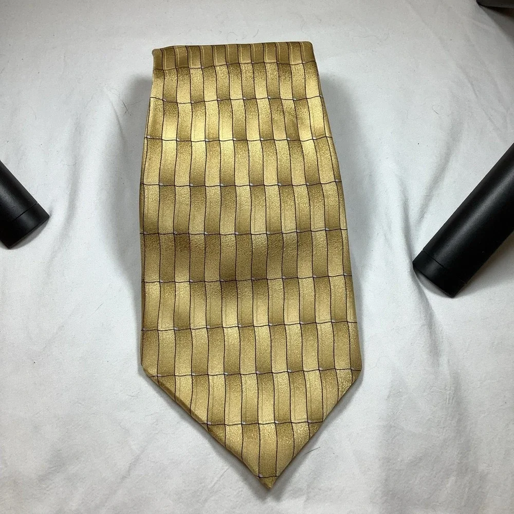 Claiborne Mens Necktie Gold Silk Geometric Square Pattern Tie‎